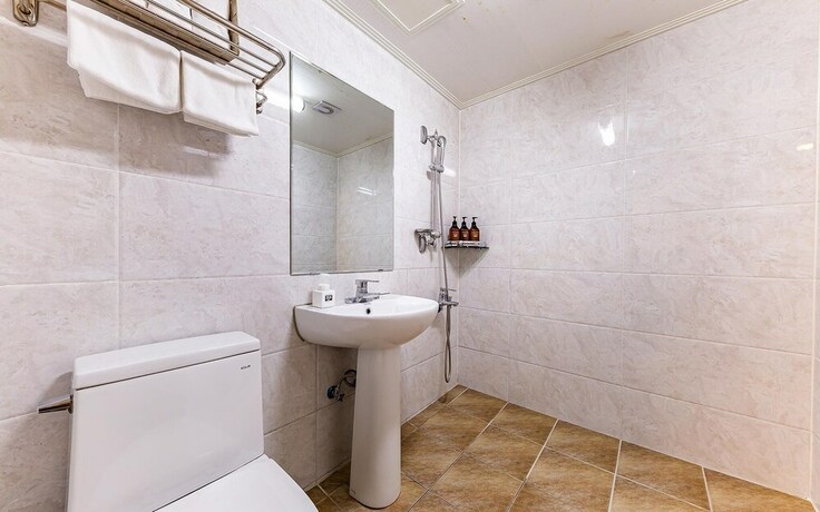 Imagen de la habitación del Hotel Gwangju Sinandong Zeus. Foto 16
