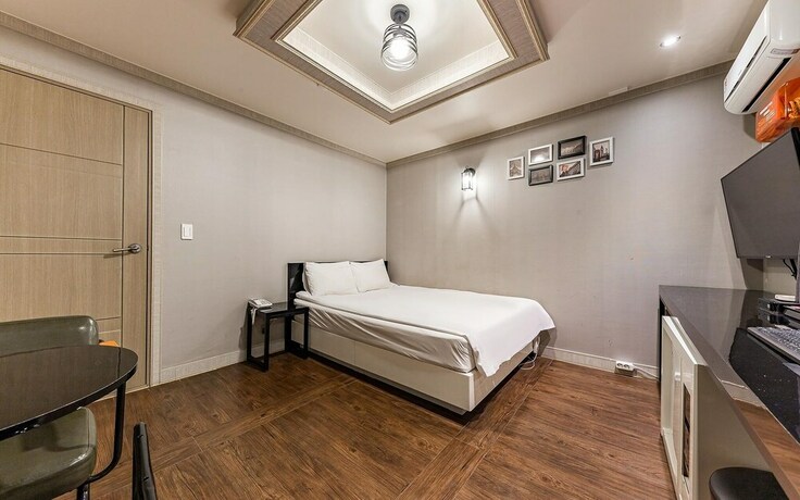 Imagen de la habitación del Hotel Gwangju Sinandong Zeus. Foto 17