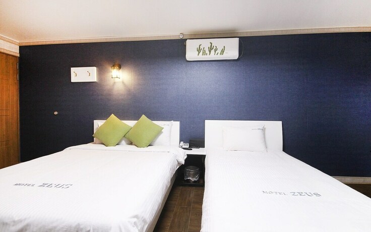 Imagen de la habitación del Hotel Gwangju Sinandong Zeus. Foto 22