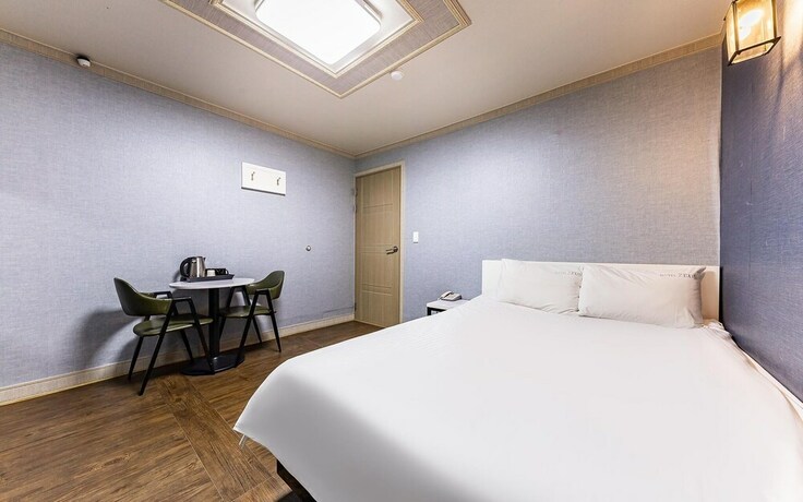 Imagen de la habitación del Hotel Gwangju Sinandong Zeus. Foto 23