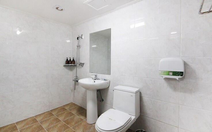 Imagen de la habitación del Hotel Gwangju Sinandong Zeus. Foto 26