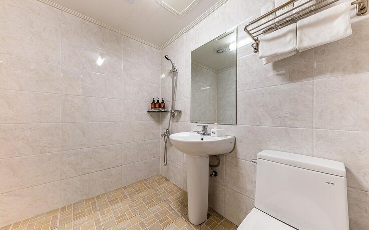 Imagen de la habitación del Hotel Gwangju Sinandong Zeus. Foto 29