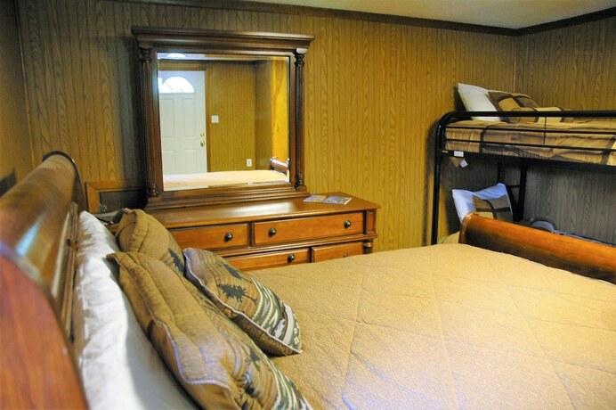 Imagen de la habitación del Hotel Gwin\'s Lodge and Roadhouse Est. 1952. Foto 13