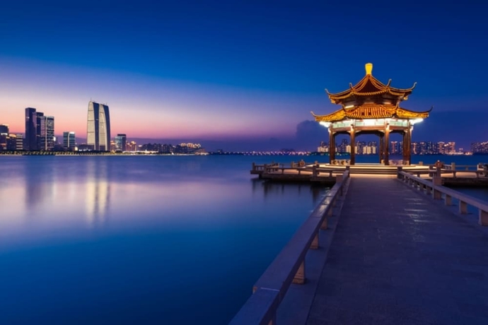 Imagen de los exteriores del Hotel Gya Jin Ji Lake Oriental Gate. Foto 14