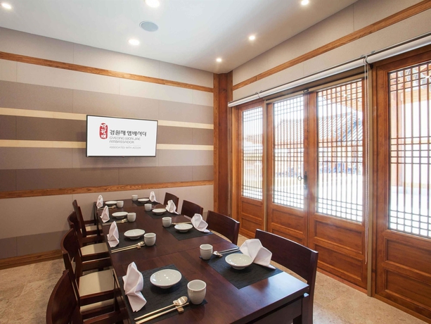 Imagen del bar/restaurante del Hotel Gyeongwonjae Ambassador Incheon - Associated With Accor. Foto 9