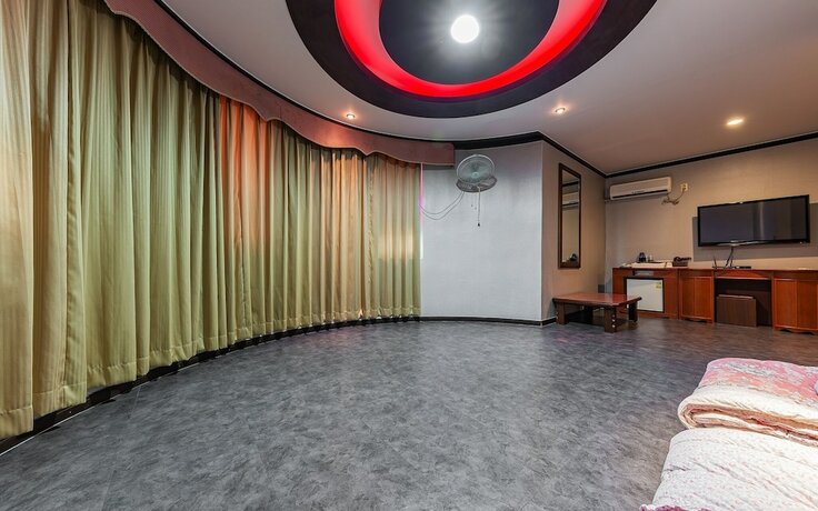 Imagen de la habitación del Hotel Gyeryong White. Foto 17