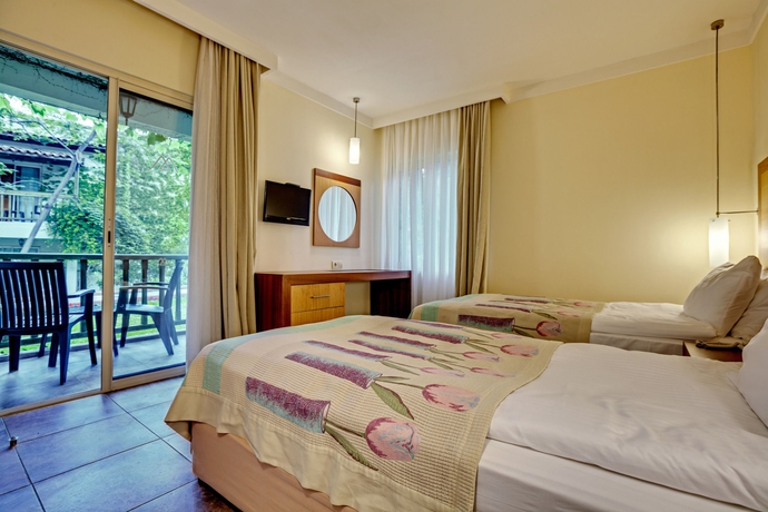 Imagen de la habitación del Hotel Gypsophila Club Marine. Foto 10