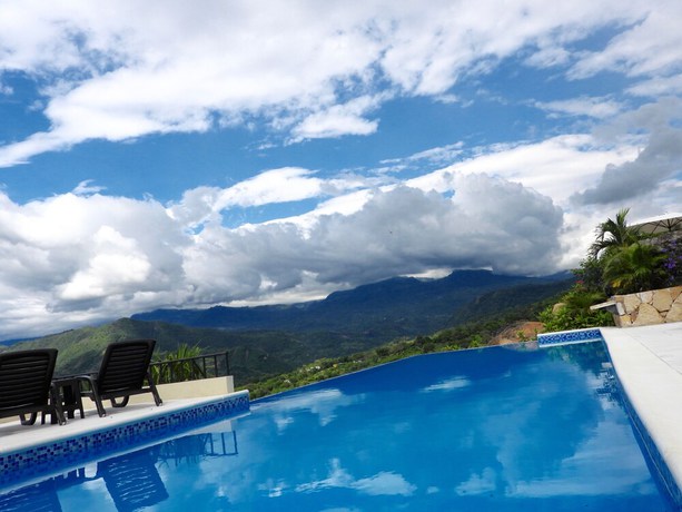 Imagen de la piscina del Hotel Gyrola Birding Boutique and Spa. Foto 16