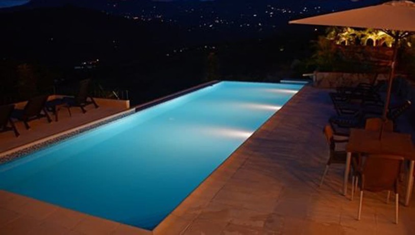 Imagen de la piscina del Hotel Gyrola Birding Boutique and Spa. Foto 19