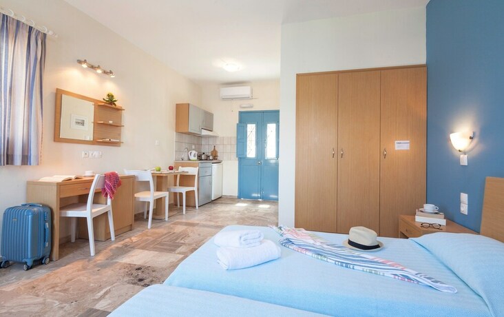 Imagen de la habitación del Hotel H Ambiance Studios. Foto 30