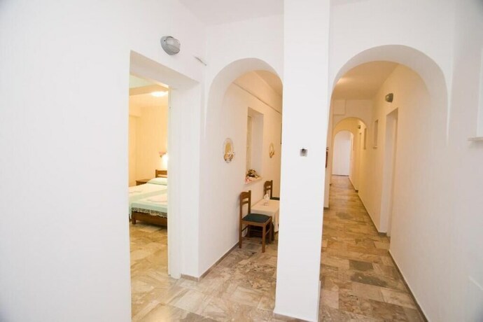Imagen de la habitación del Hotel H Ambiance Studios. Foto 32