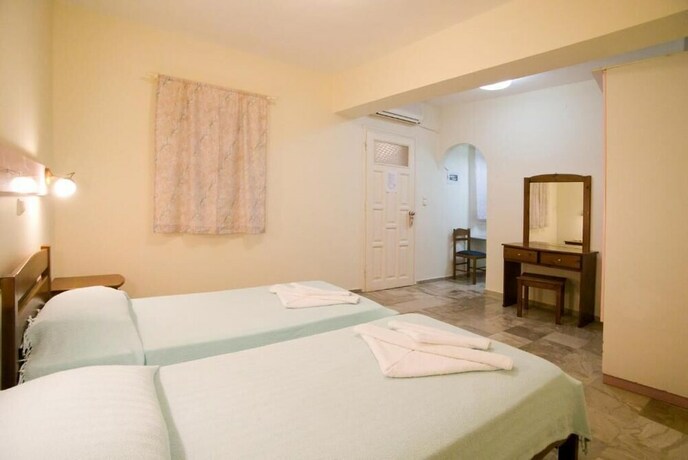 Imagen de la habitación del Hotel H Ambiance Studios. Foto 33