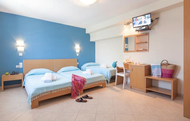 Imagen de la habitación del Hotel H Ambiance Studios. Foto 38