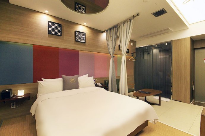 Imagen de la habitación del Hotel H Drive. Foto 2