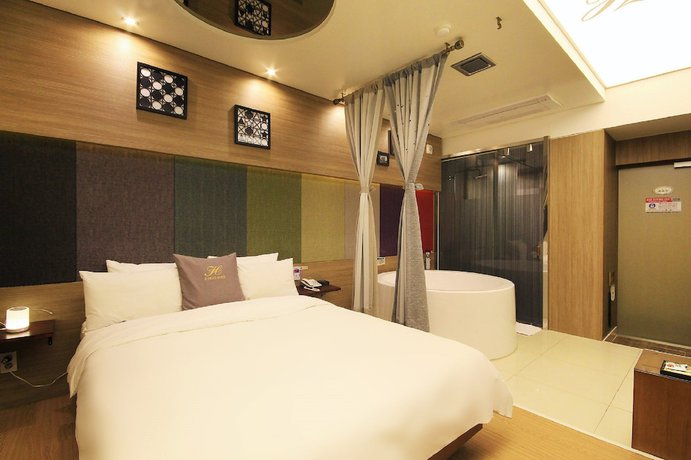 Imagen de la habitación del Hotel H Drive. Foto 11