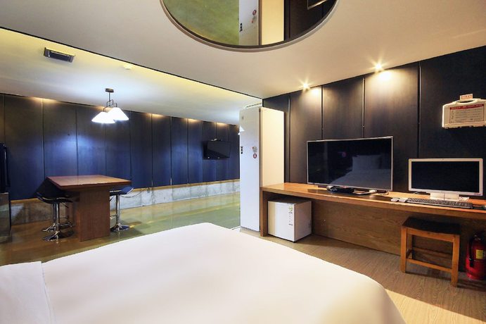 Imagen de la habitación del Hotel H Drive. Foto 13