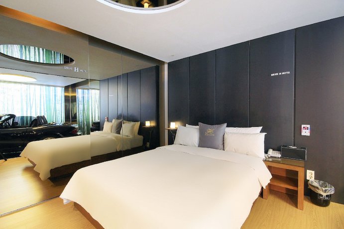 Imagen de la habitación del Hotel H Drive. Foto 15