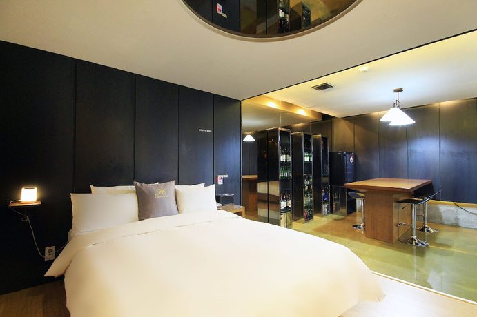 Imagen de la habitación del Hotel H Drive. Foto 17