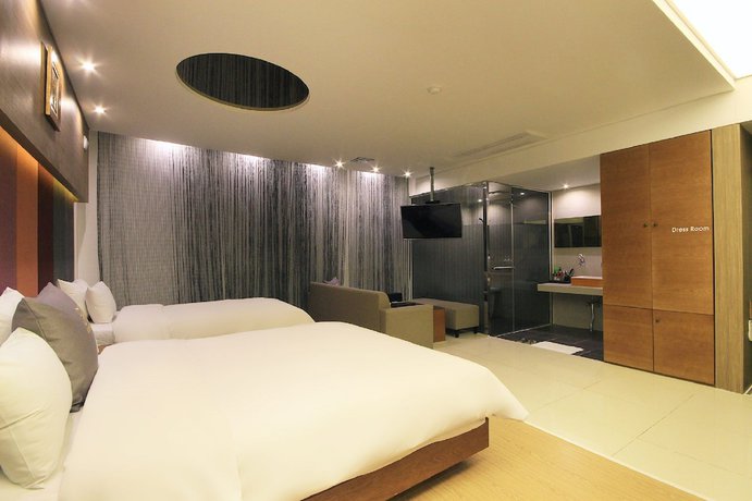 Imagen de la habitación del Hotel H Drive. Foto 18