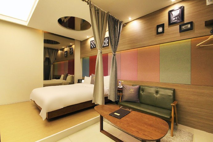 Imagen de la habitación del Hotel H Drive. Foto 19