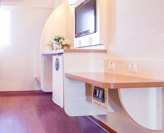 Imagen de la habitación del Hotel H+. Foto 7