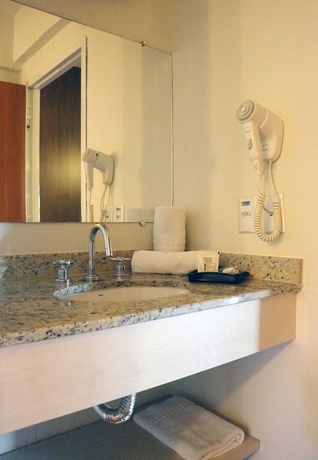 Imagen de la habitación del Hotel H+. Foto 18