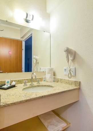 Imagen de la habitación del Hotel H+. Foto 19