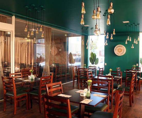 Imagen del bar/restaurante del Hotel H+. Foto 3