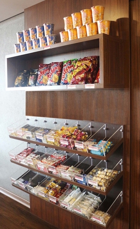 Imagen del bar/restaurante del Hotel H+. Foto 5