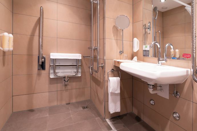 Imagen de la habitación del Hotel H+ Hotel Zurich. Foto 15