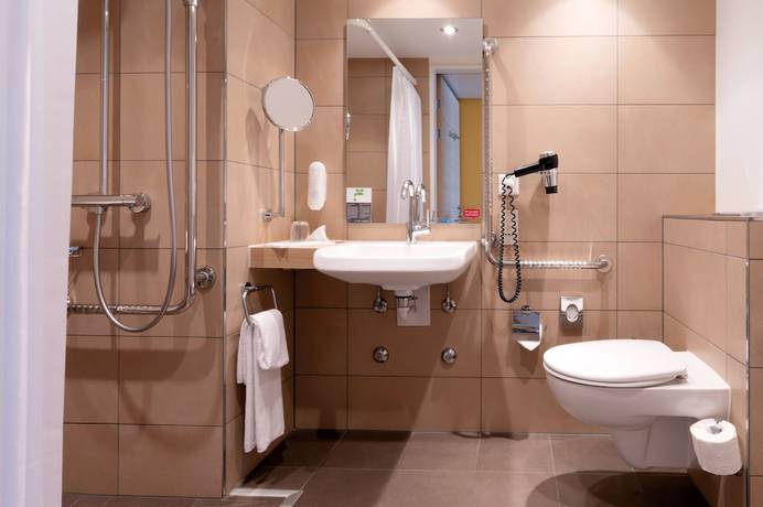 Imagen de la habitación del Hotel H+ Hotel Zurich. Foto 16