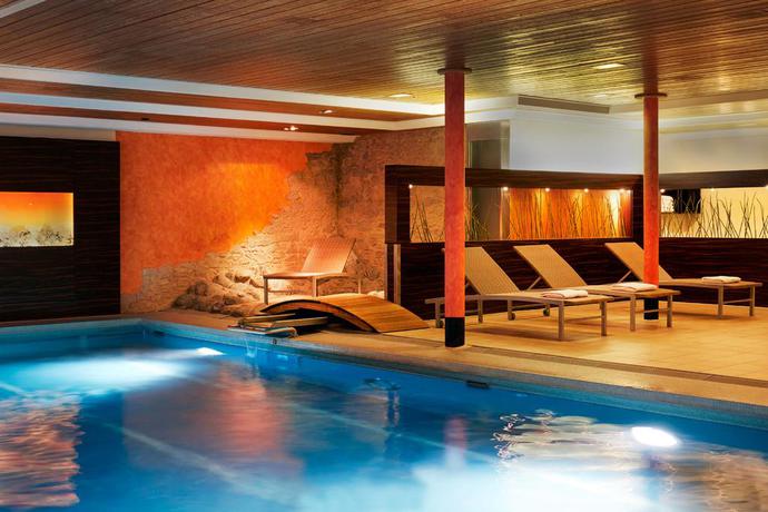 Imagen de la piscina del Hotel H+ Hotel & SPA Engelberg. Foto 18