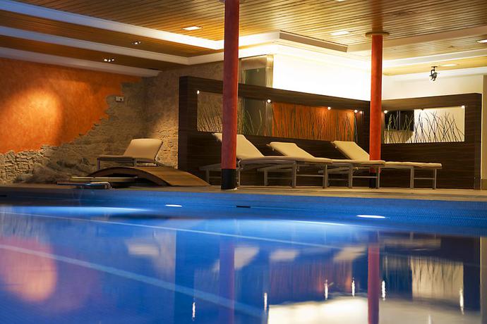Imagen de la piscina del Hotel H+ Hotel & SPA Engelberg. Foto 19