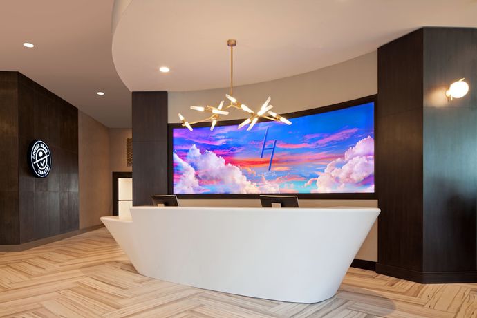 Imagen de los interiores del Hotel H Los Angeles, Curio Collection By Hilton. Foto 19