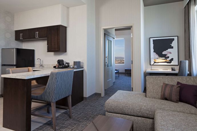 Imagen de la habitación del Hotel H Los Angeles, Curio Collection By Hilton. Foto 16