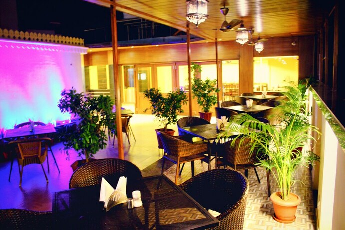 Imagen del bar/restaurante del Hotel H R Palace. Foto 4
