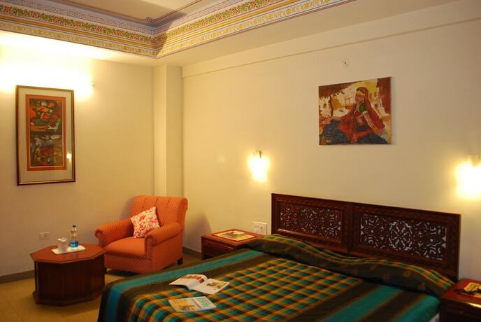 Imagen de la habitación del Hotel H R Palace. Foto 5
