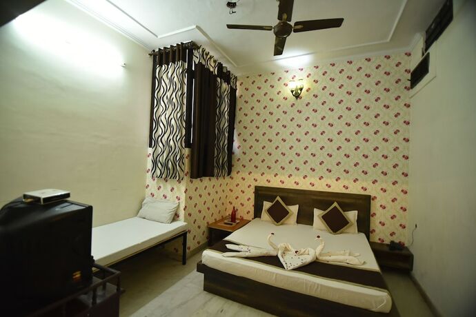 Imagen de la habitación del Hotel H R Palace. Foto 13