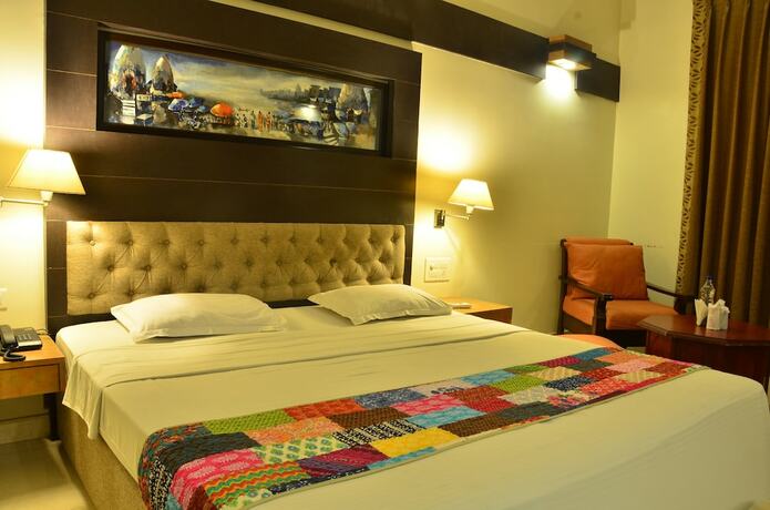 Imagen de la habitación del Hotel H R Palace. Foto 19