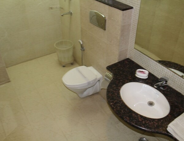 Imagen de la habitación del Hotel H R Palace. Foto 28