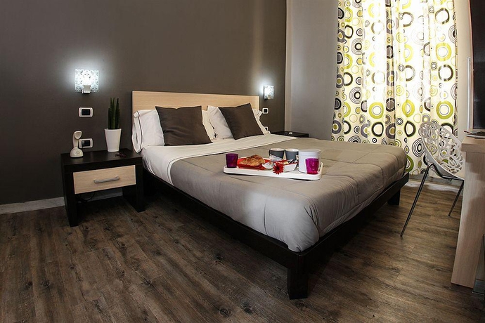 Imagen general del Hotel H ROOM NAPLES. Foto 8