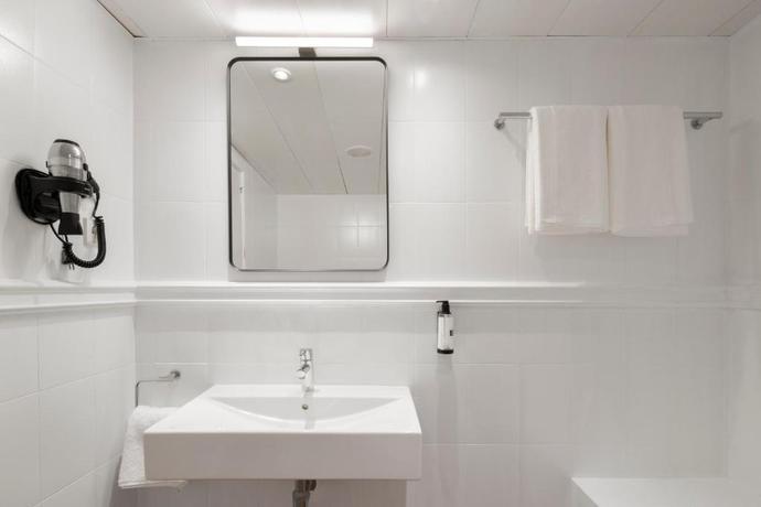 Imagen de la habitación del Hotel H Regas. Foto 7