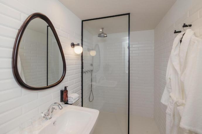 Imagen de la habitación del Hotel H Regas. Foto 12