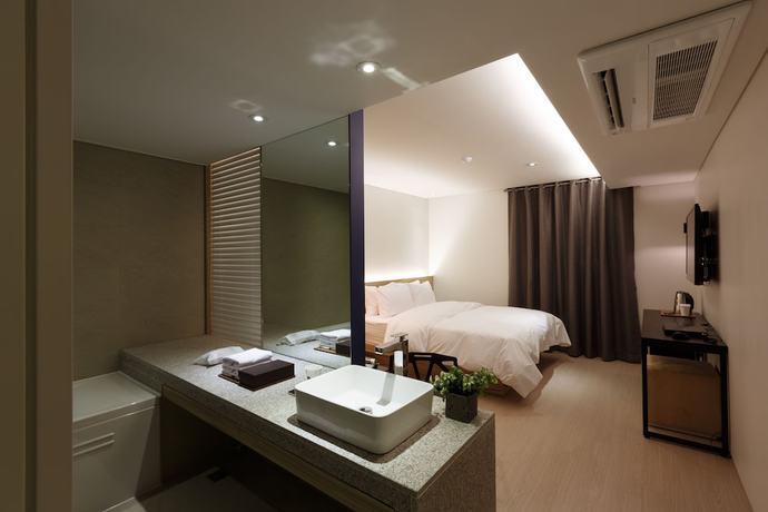 Imagen de la habitación del Hotel H Seocho. Foto 17