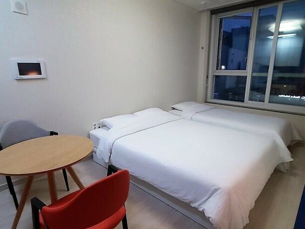 Imagen de la habitación del Hotel H Stay. Foto 9