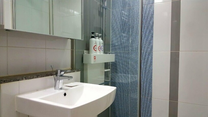 Imagen de la habitación del Hotel H Stay. Foto 11