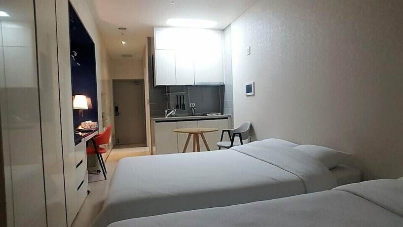 Imagen de la habitación del Hotel H Stay. Foto 12