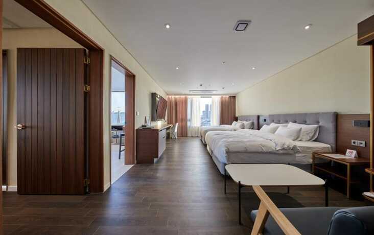Imagen de la habitación del Hotel H1. Foto 15