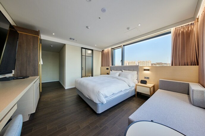 Imagen de la habitación del Hotel H1. Foto 18