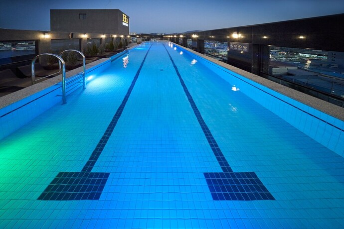 Imagen de la piscina del Hotel H1. Foto 40